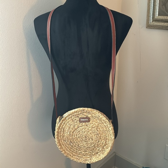 Sun N’ Sand Seagrass Round straw crossbody bag - Picture 4 of 9